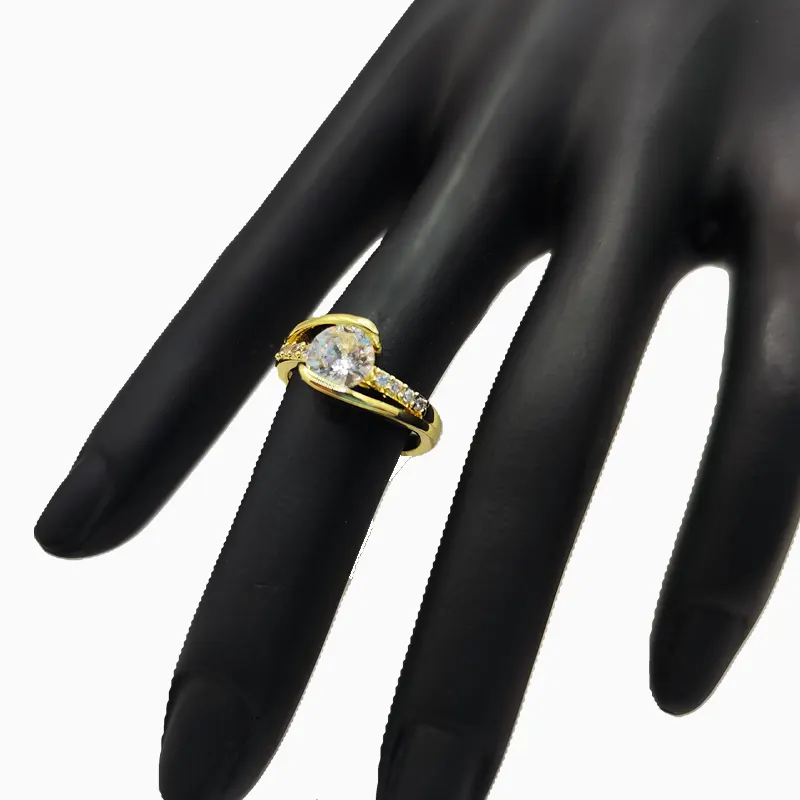 Anillo De Oro Solitario Con Zirconia