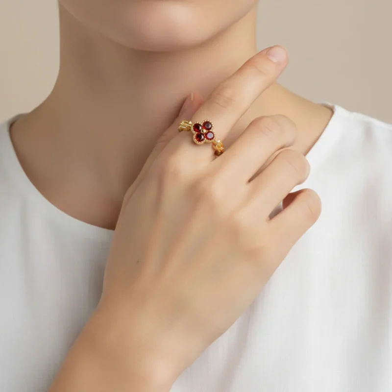 Anillo De Oro Trébol Rojo Ajustable