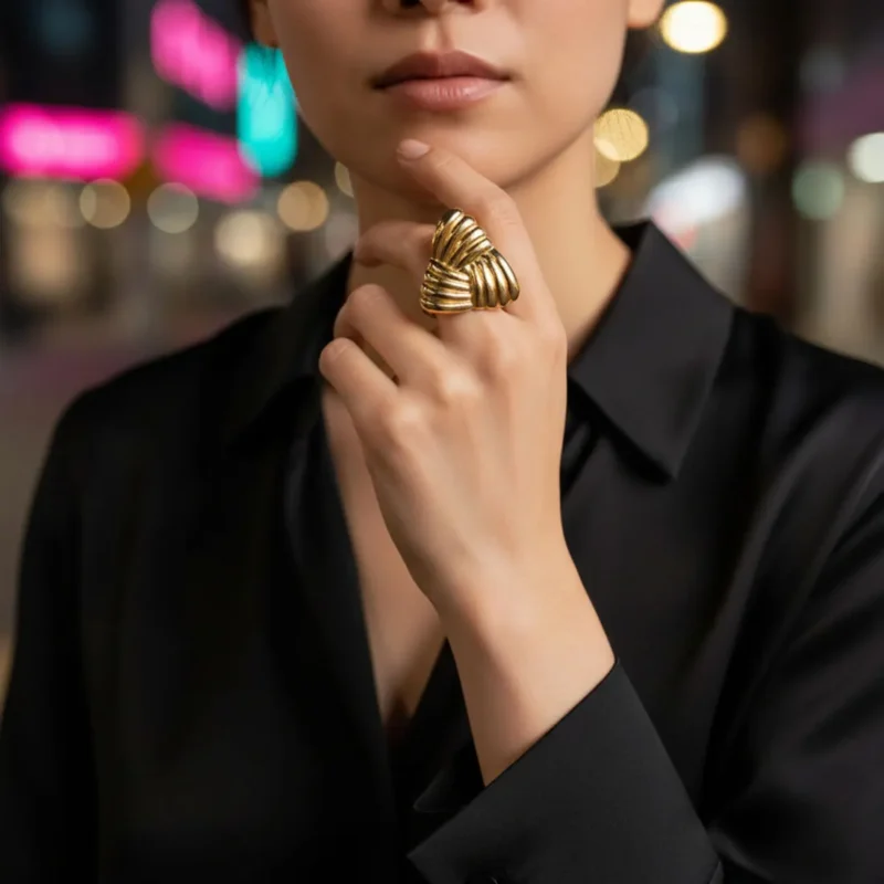 Anillo De Oro Triángulo Con Surcos Ajustable