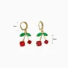 Aretes Huggies De Oro Cereza Roja