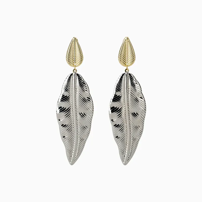 Aretes Largos De Oro Diseño De Hoja