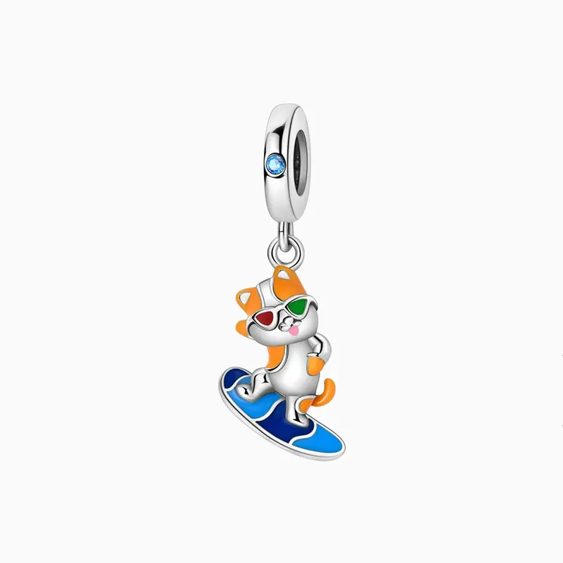 Charm Gato Surfeando