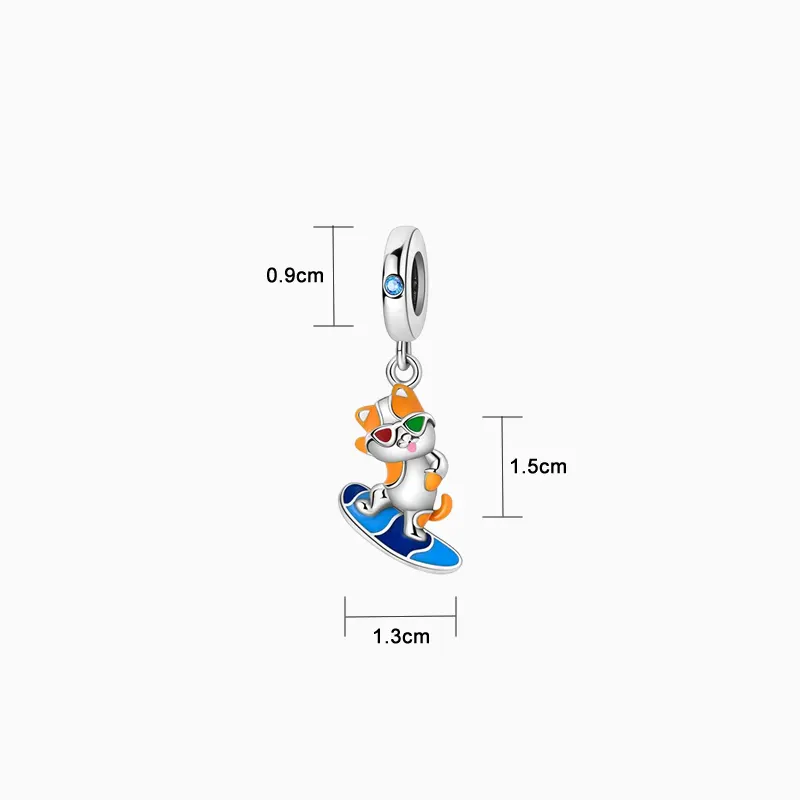 Charm Gato Surfeando