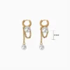 Aretes Huggies De Acero Perlas Dorado