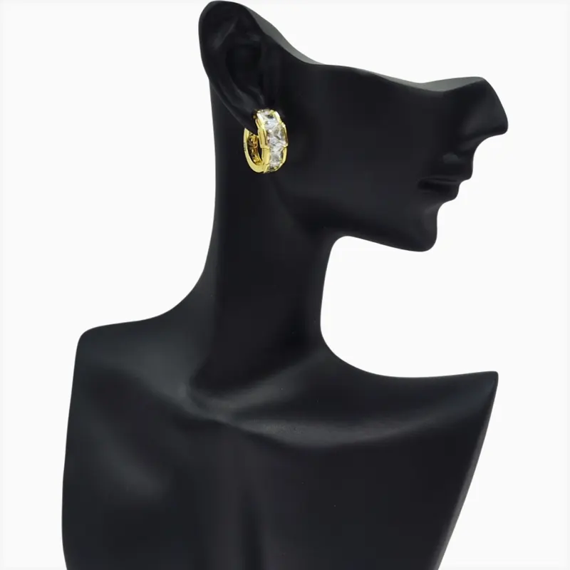 Aretes Huggies De Oro Piedra Blanca Aretes Huggies De Oro Piedra Blanca