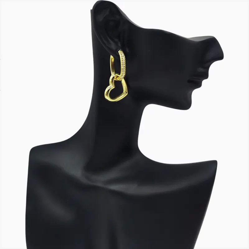 Aretes Huggies De Oro Corazón Dorado Aretes Huggies De Oro Corazón Dorado