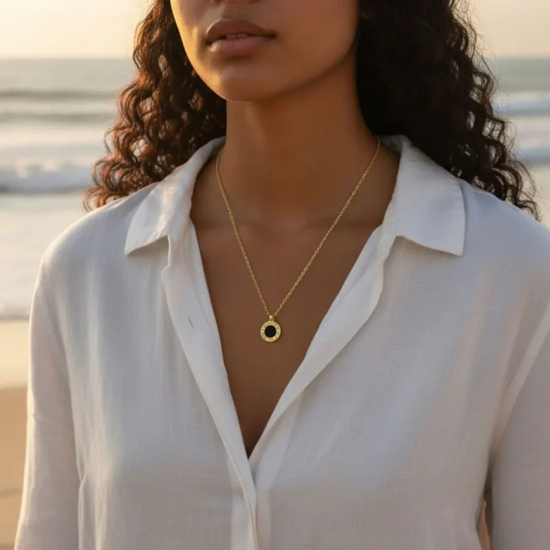 Collar De Acero Números Romanos Dorado