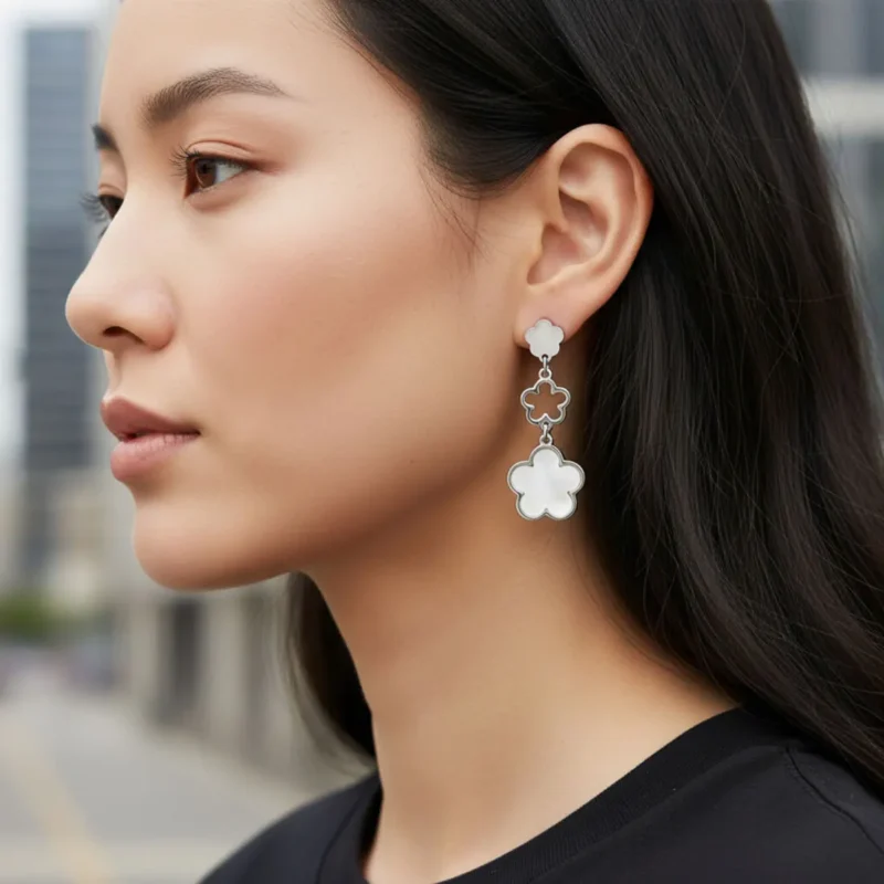 Aretes Largos De Acero Flor 5 Hojas Blanco