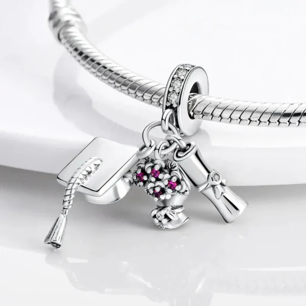 Charm Birrete Diploma Y Flores